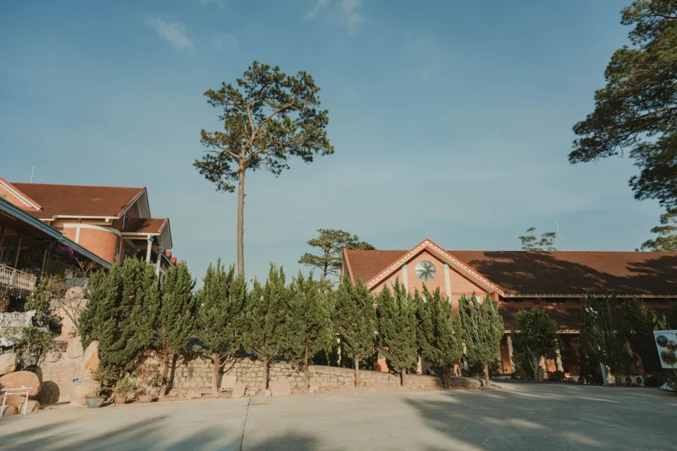 Phòng nghỉ đông khách tại Nguyễn Thị Thu Thủy 1965